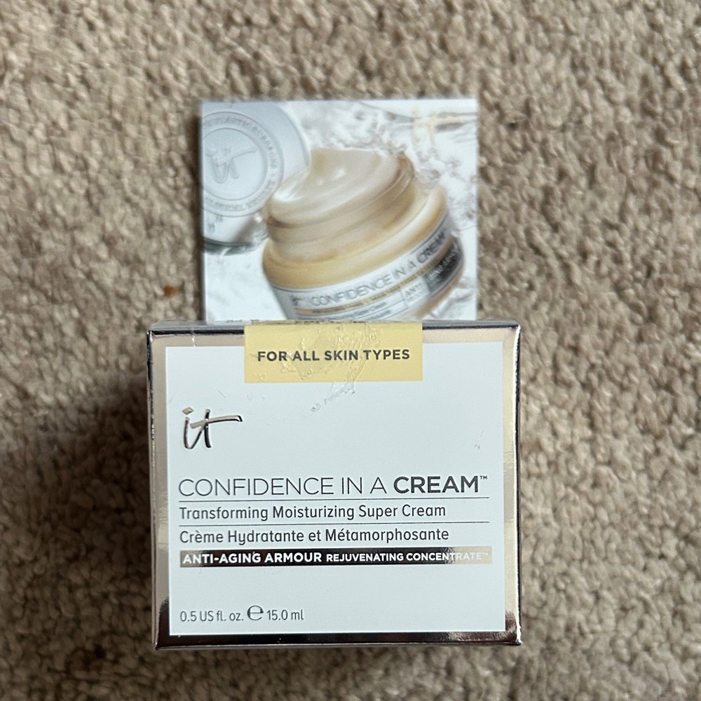 NEW: IT Cosmetics Confidence in a Cream - White and Silver